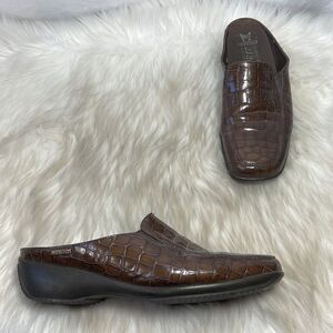 Mephisto Meg Brown Embossed Croc Leather Air Jet Slides Sz 8.5